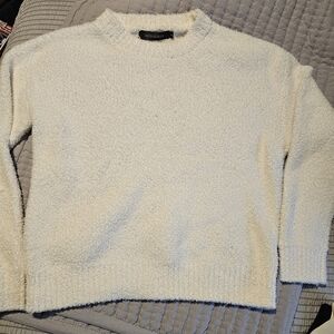Amazon women's fuzzy white/cream sweater size small, never worn